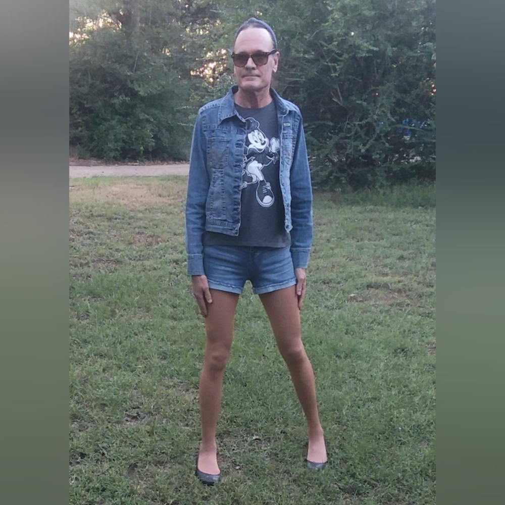 Complete Outfits - Picture 16 of 16